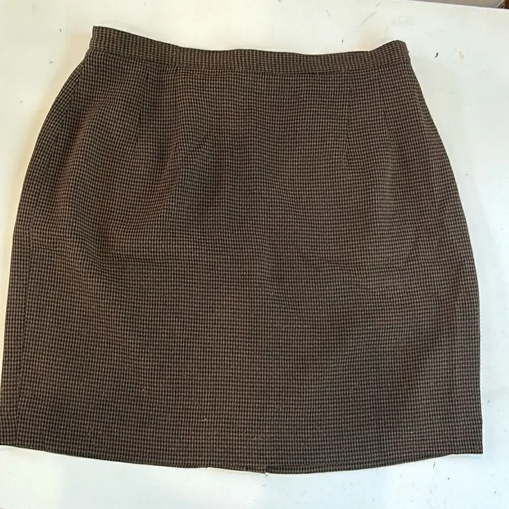 Gianni black and brown tiny houndstooth skirt size 12 fits more like a 10